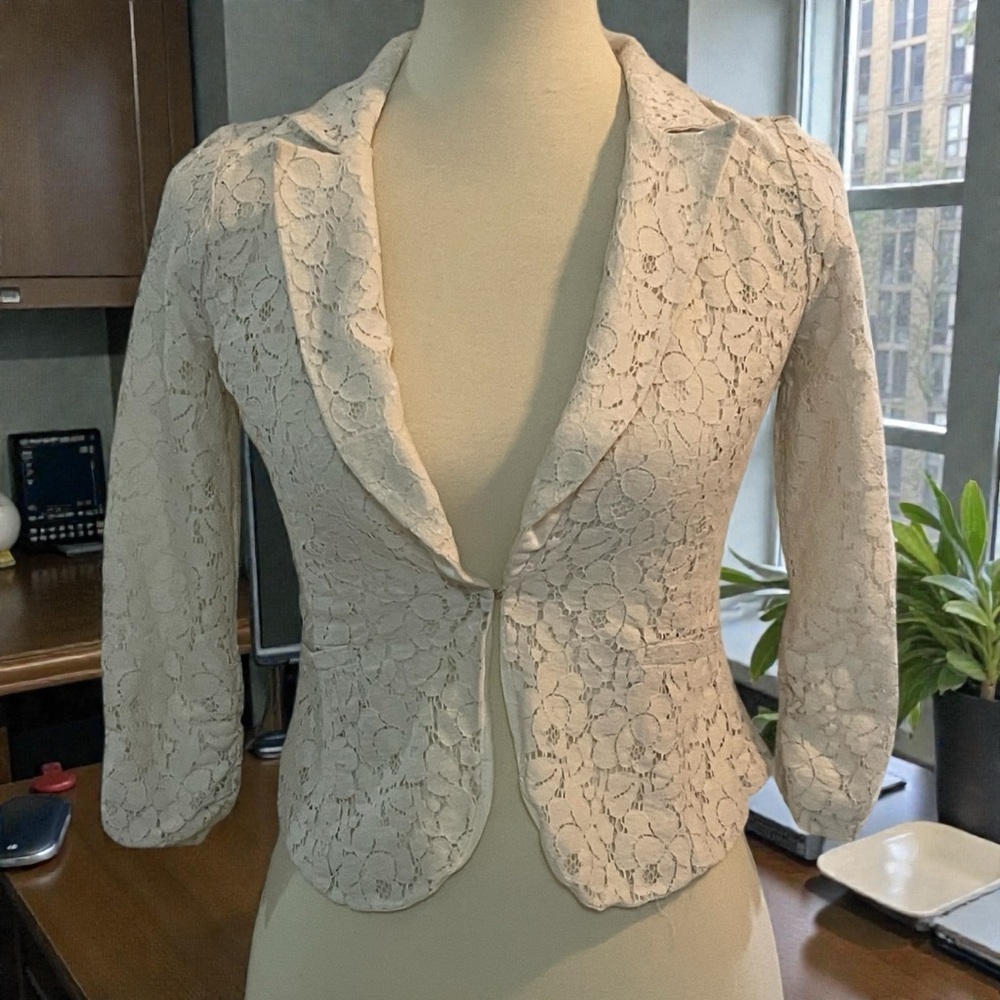 Candie's‎ Cream Lace Blazer - Picture 2 of 9